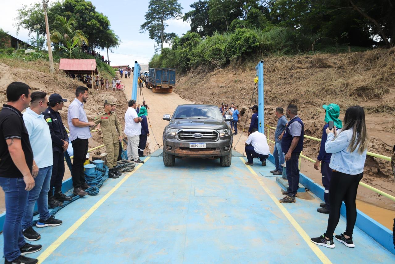 Balsa Inaugurada em Xapuri-AC trabalhou 60 minutos e deu Pane Geral e ainda faltam MOTINEIROS para Conduzir a referida BALSA