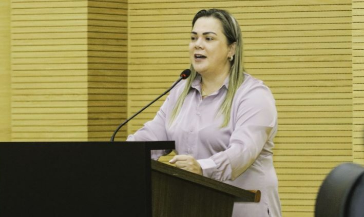 Aprovada lei de autoria de Cláudia de Jesus que institui o dia estadual pelo fim do feminicídio