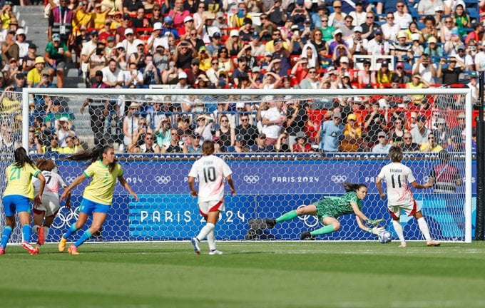 Brasil leva virada do Japão nos acréscimos e fica em situação delicada no futebol feminino