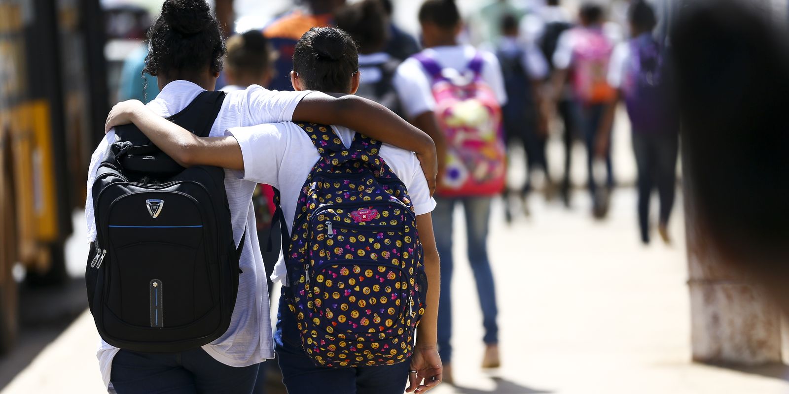 Dia do Amigo: relação é fundamental para a saúde mental, diz psicóloga