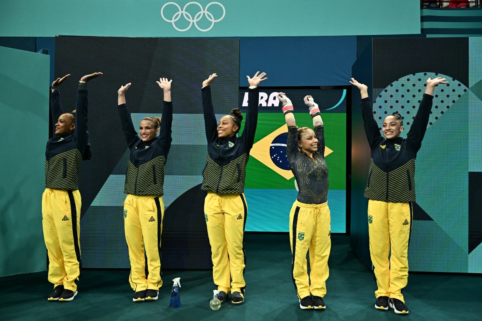 Em resultado histórico, Brasil leva bronze na ginástica feminina por equipes em Paris-2024