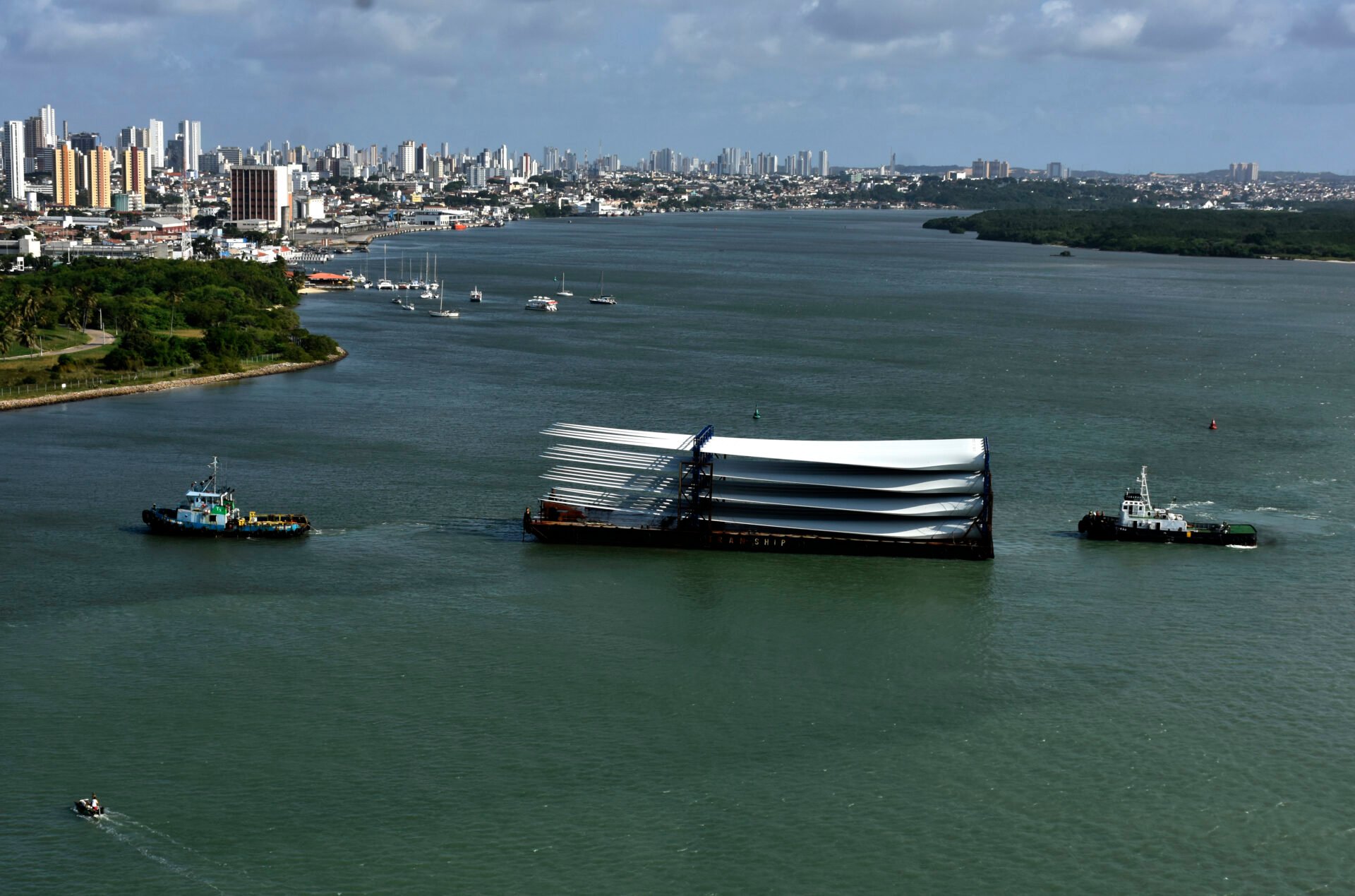 Embarcação que colidiu com ponte em Natal saiu do Ceará com destino ao RS