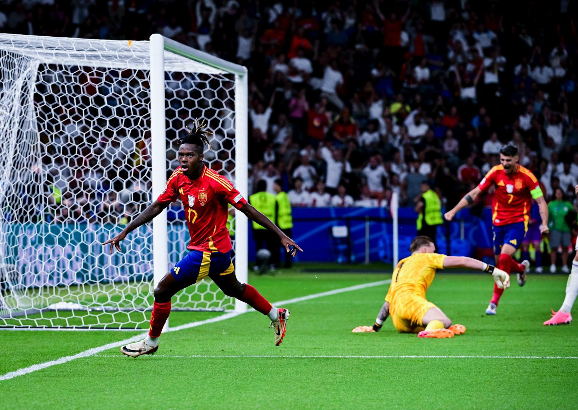 Espanha vence Inglaterra por 2 a 1 e é tetracampeã da Eurocopa