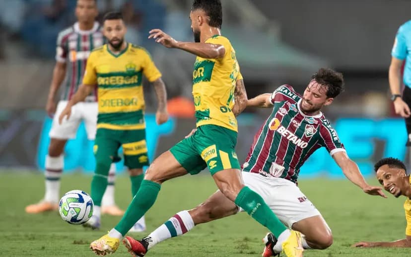 Na estreia de Thiago Silva, Flu vence após quase 2 meses e deixa a lanterna