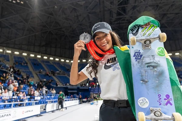 Rayssa Leal briga com o COB para ter a mãe na Vila Olímpica