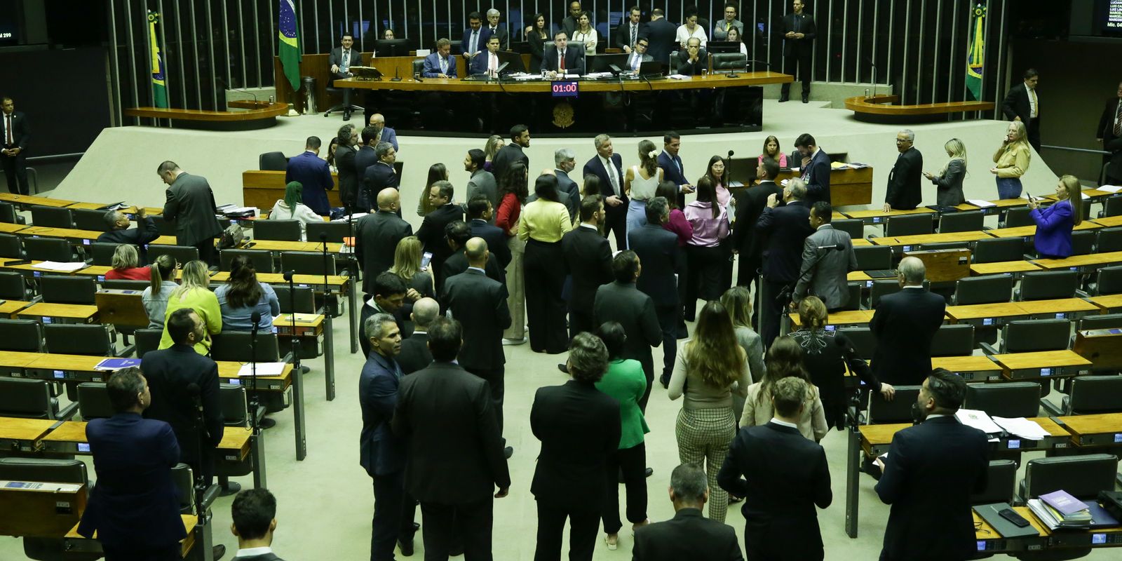 Ação contra emendas impositivas quer devolver orçamento ao Executivo