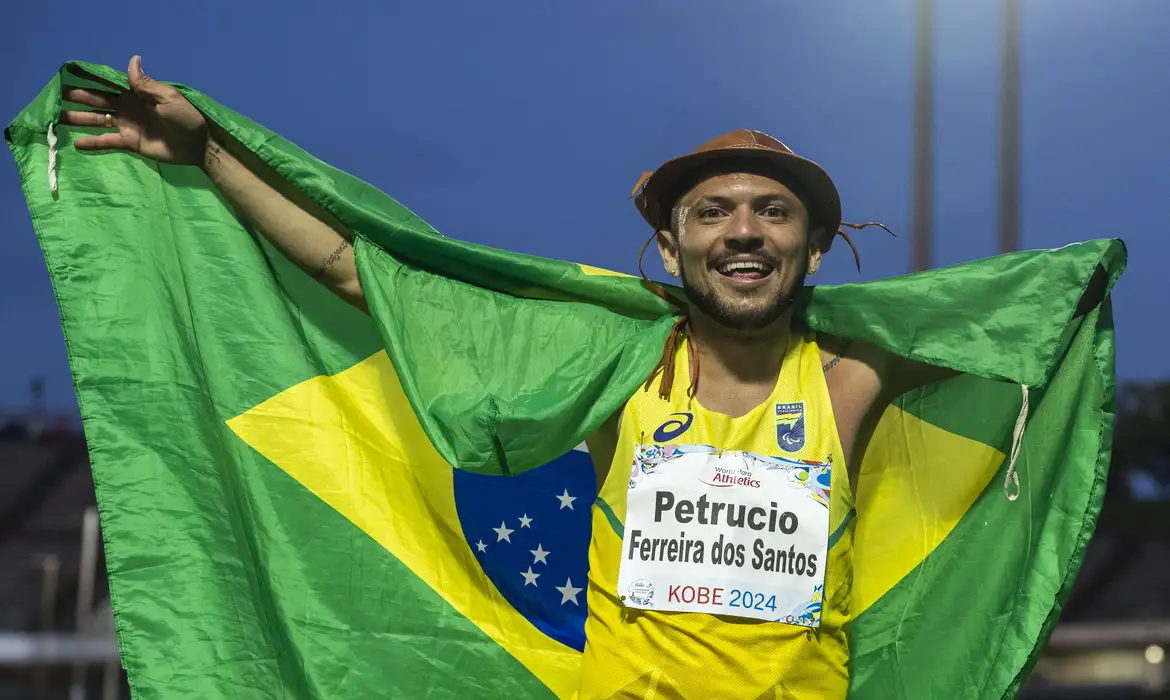 Atletismo leva mais 2 ouros com Petrúcio Ferreira e Ricardo Mendonça