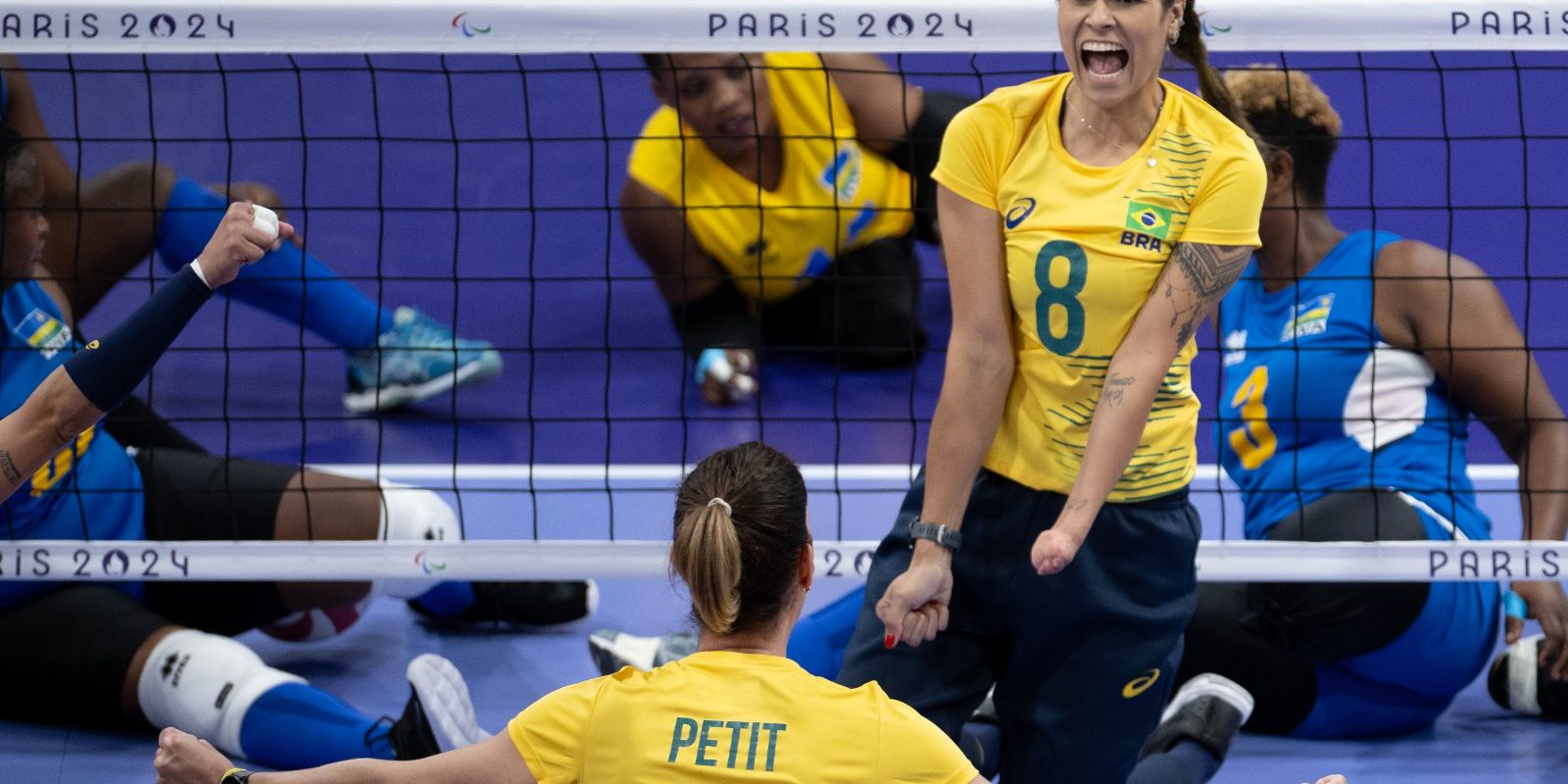 Brasil vence Ruanda na estreia do vôlei sentado feminino em Paris 2024