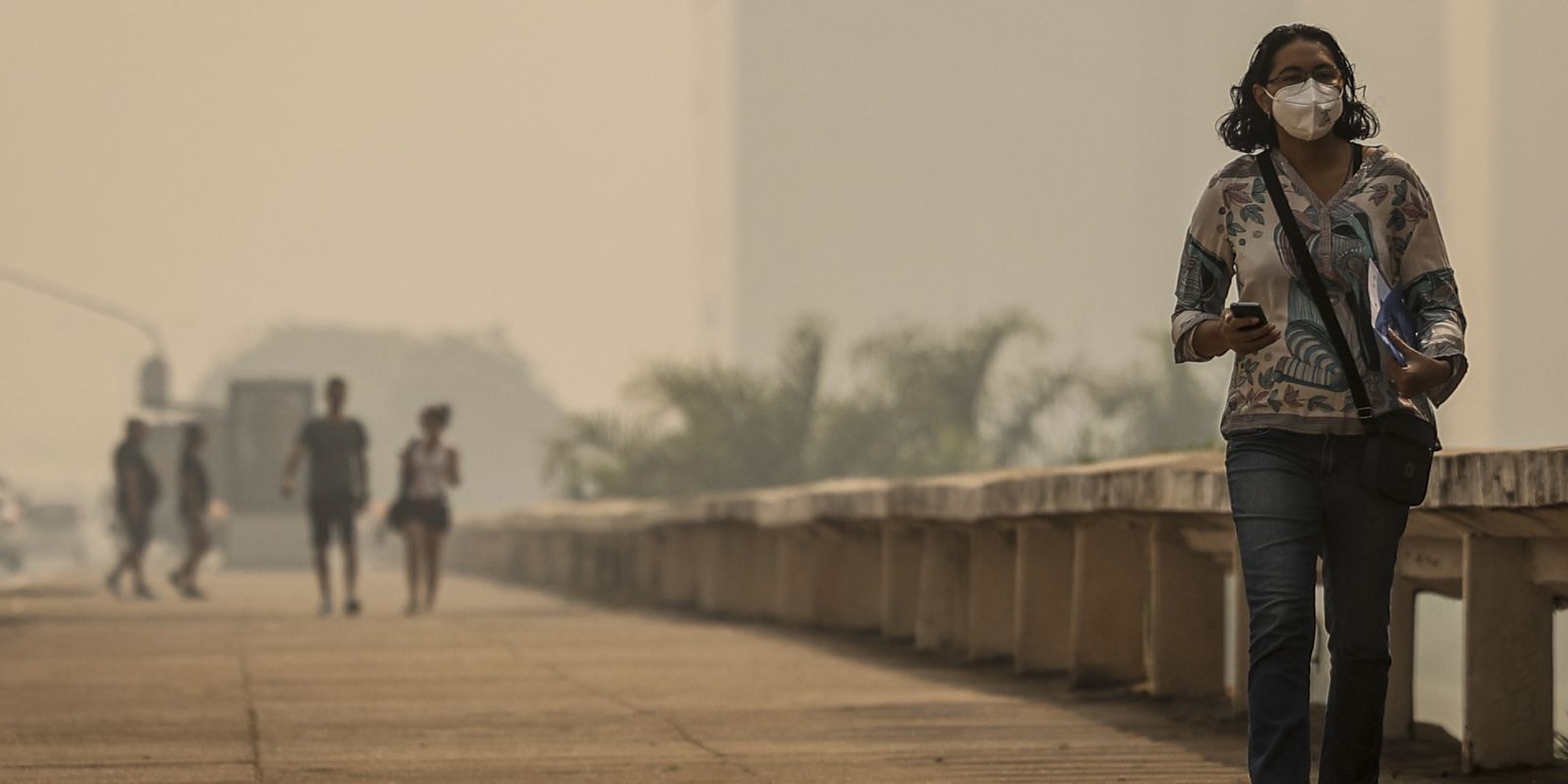 Brasília e outras capitais ficam encobertas por fumaça de queimadas