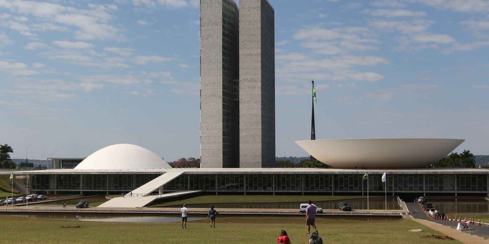 CCJ do Senado aprova PEC que pode reduzir verba para candidatos negros