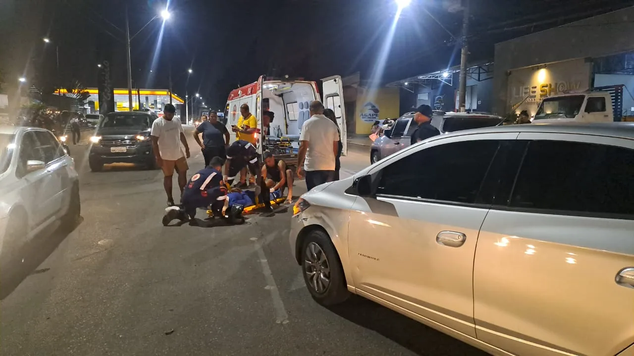 Carro que transportava vice-prefeita de Rio Branco se envolve em acidente e deixa motociclista ferido