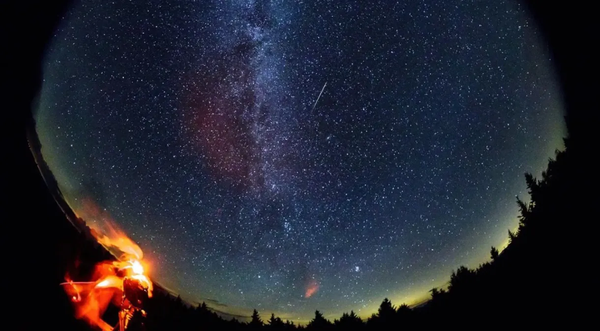 Chuva de meteoros atingirá o Brasil; saiba quando