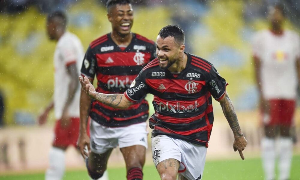 Flamengo vence Red Bull Bragantino e quebra sequência de jogos sem vitória no Brasileirão