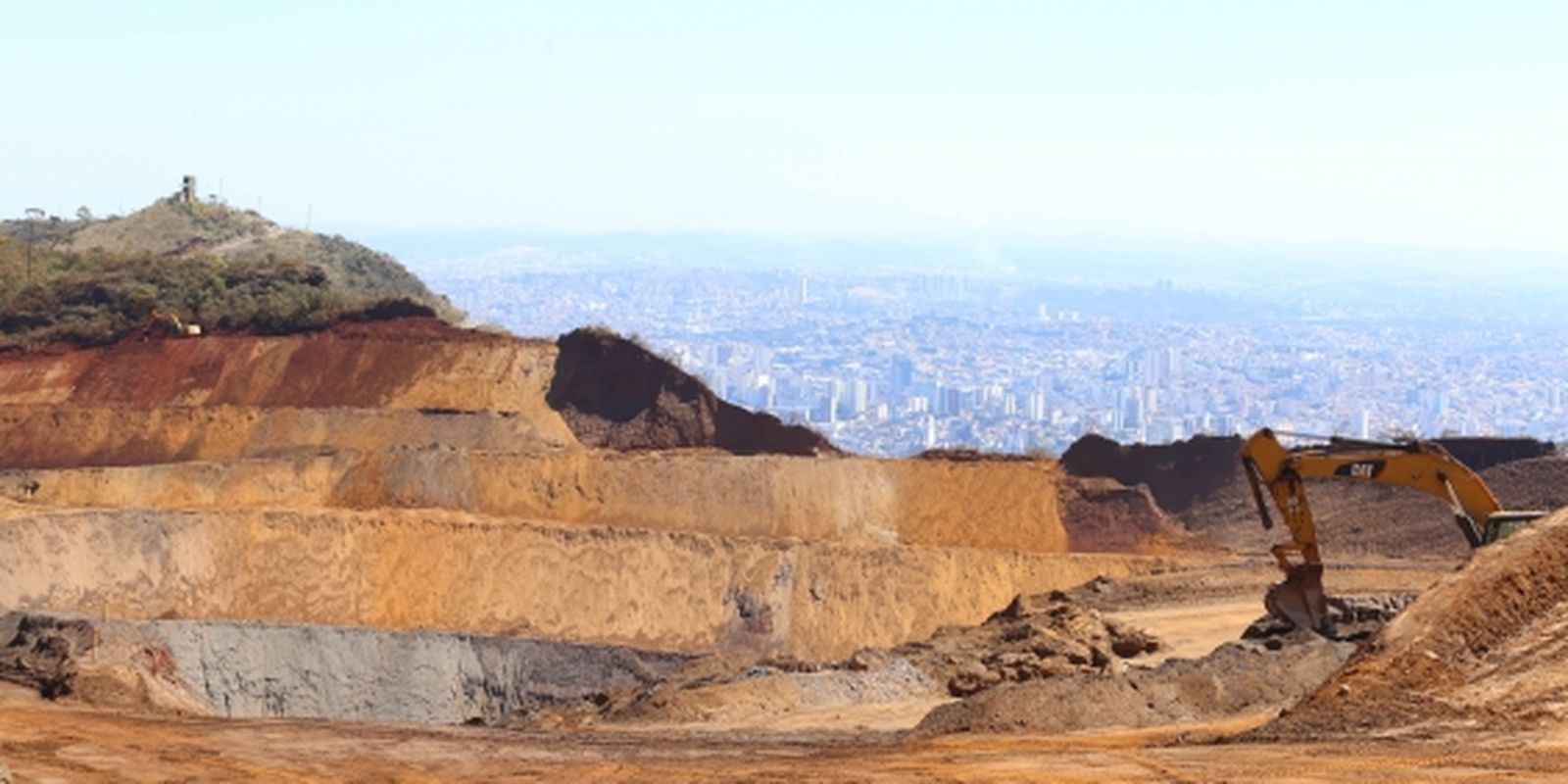 Justiça mineira suspende atividades de mineradora na Serra do Curral