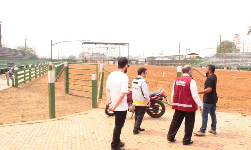 MPAC visita arena do rodeio da Expoacre 2024 e emite recomendação para proteção dos animais