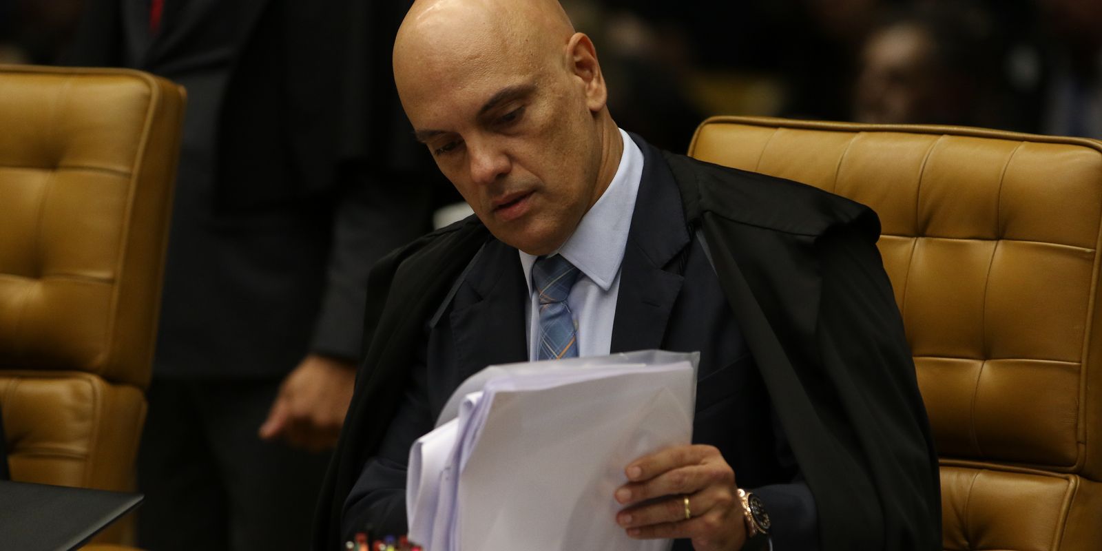 Moraes eleva multa contra rede social X por descumprimento de decisão