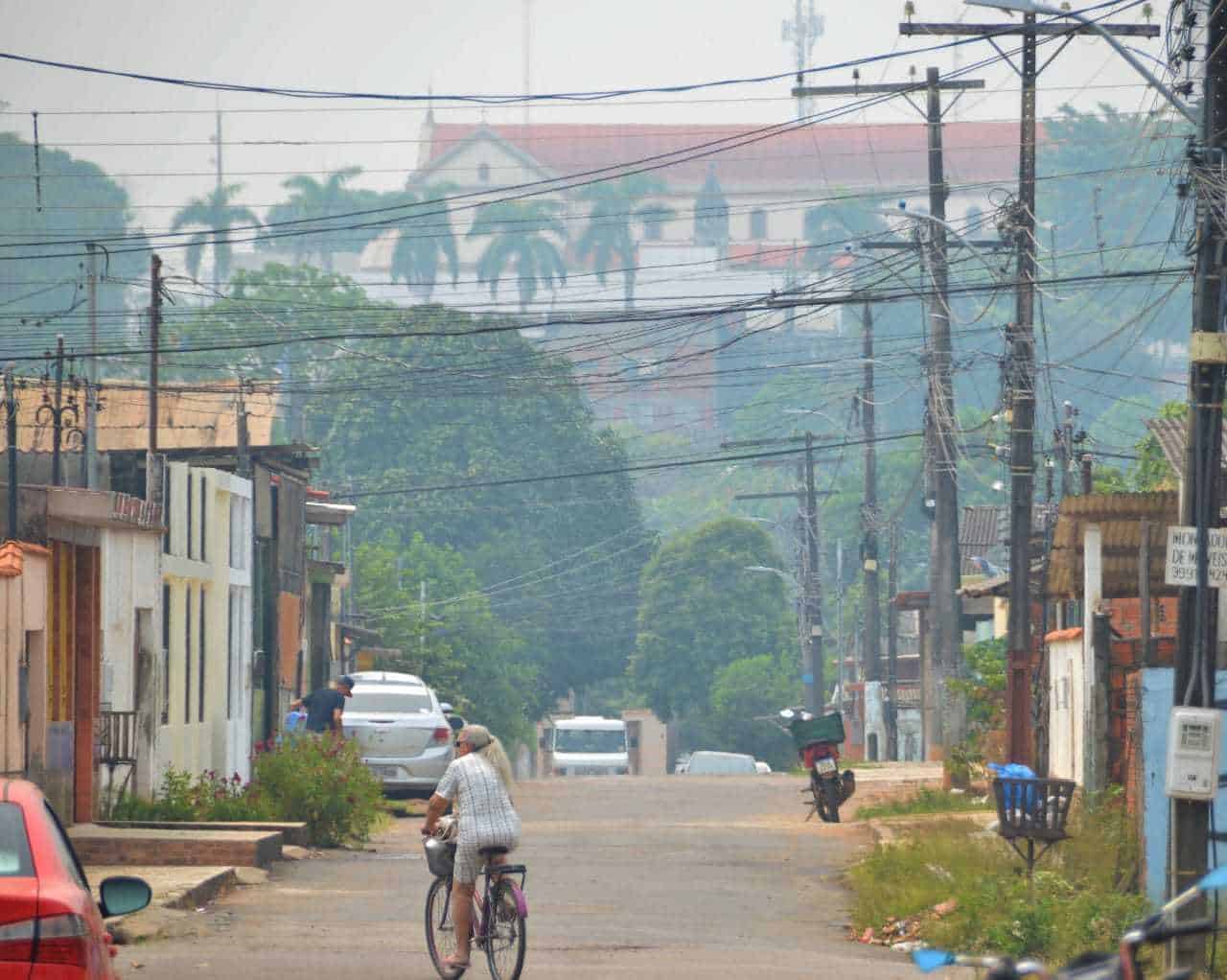 Poluição do ar em Rio Branco está quase três vezes acima do aceitável pela OMS, apontam sensores