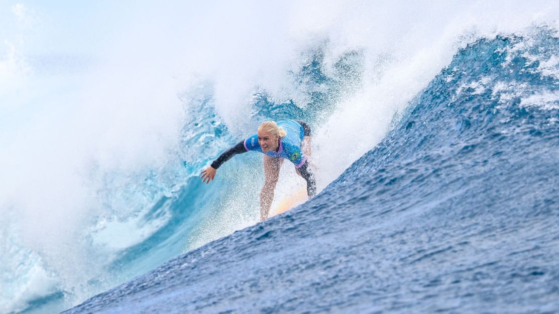 Surfe na Olimpíada: Tatiana Weston-Webb vence espanhola e garante vaga na semifinal