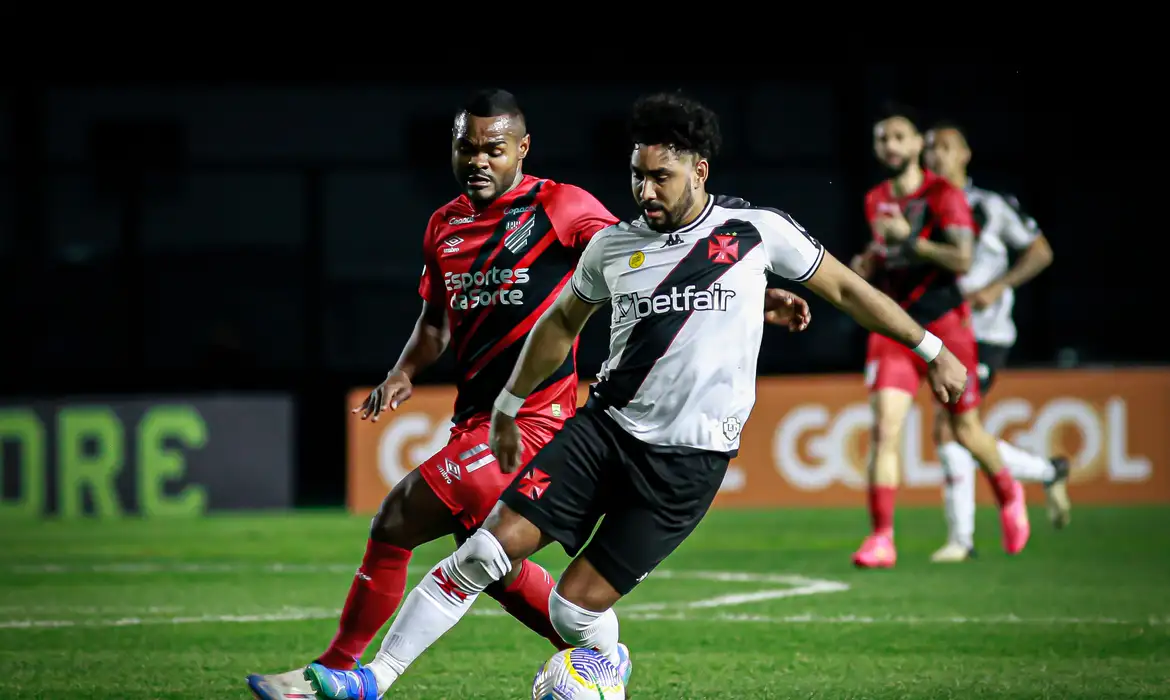 Vasco e Atheltico-PR jogam por vaga nas semifinais da Copa do Brasil