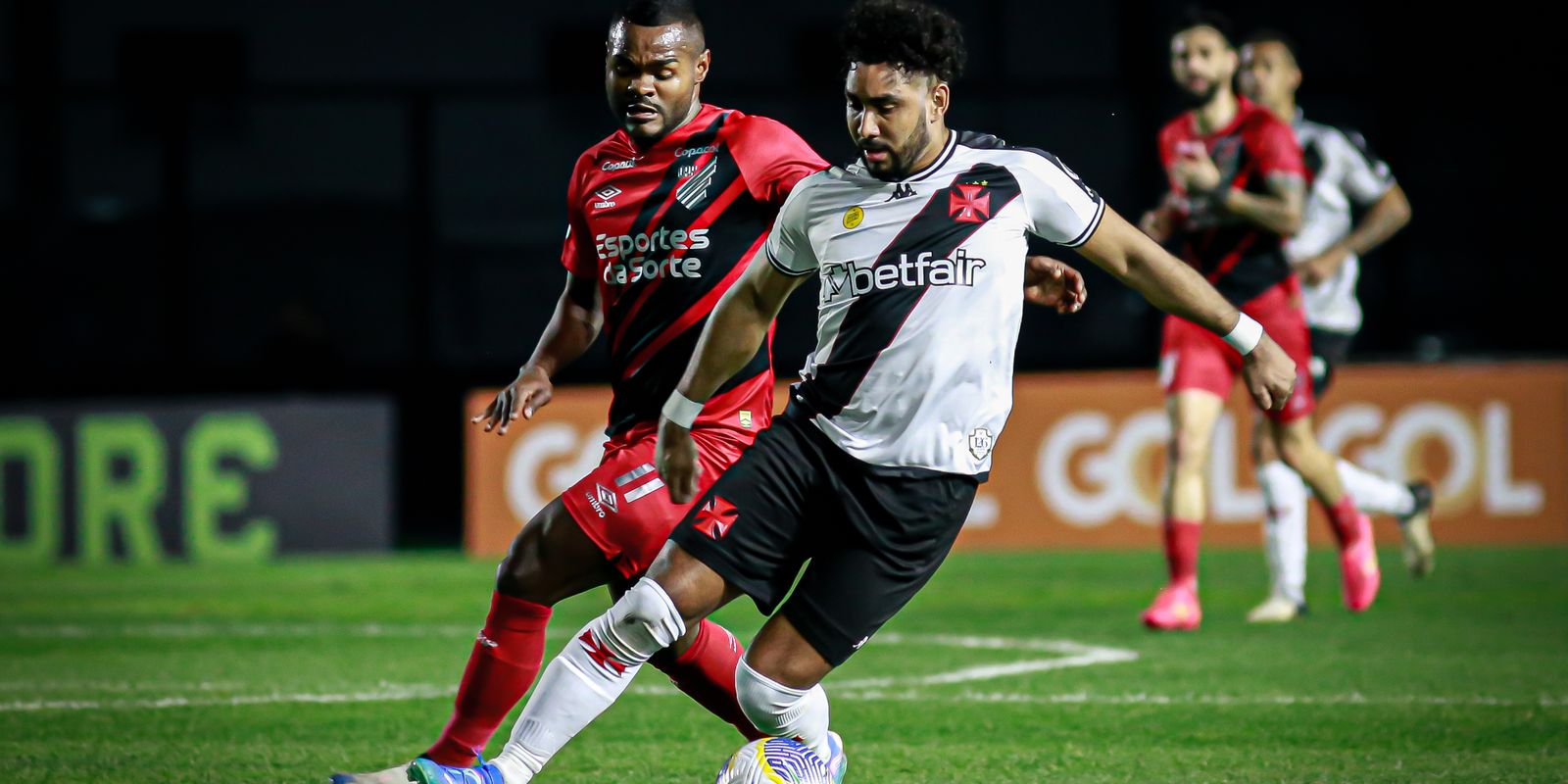 Vasco e Athletico-PR jogam por vaga nas semifinais da Copa do Brasil