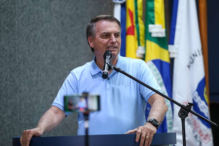 Bolsonaro é levado para hospital em São Paulo depois de passar mal