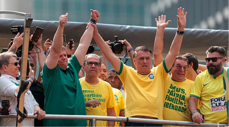 Bolsonaro pede que Senado coloque um ‘freio’ em Moraes e chama ministro do STF de ‘ditador’