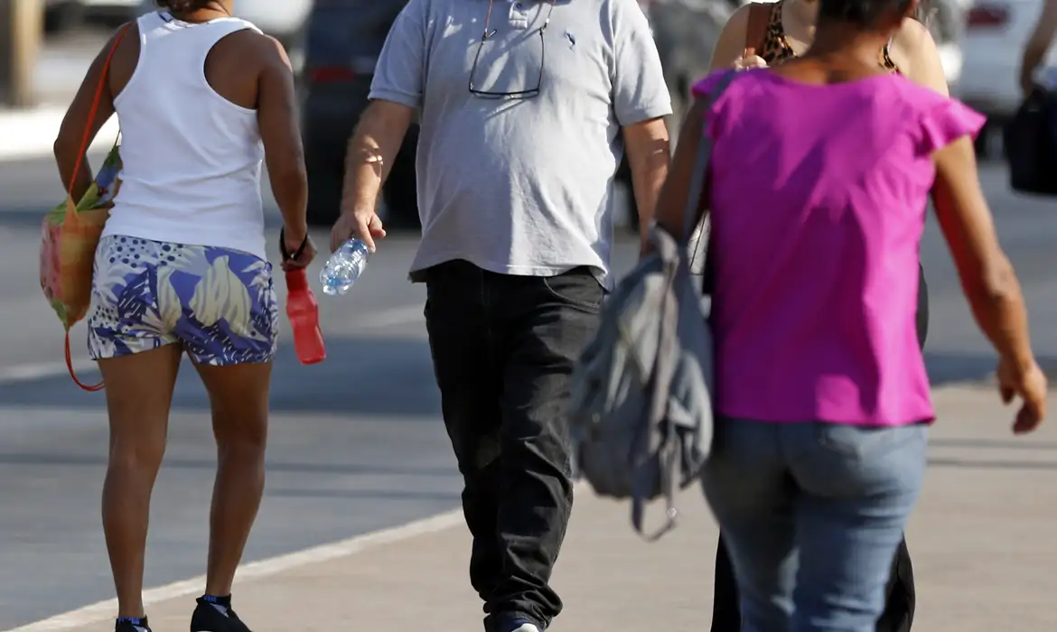 Brasil deve registrar nova onda de calor até quarta-feira