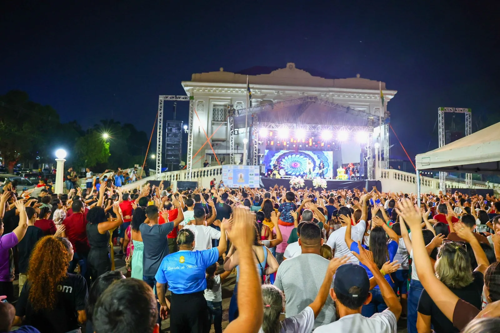 Eliana Ribeiro emociona multidão em show no Círio Musical em Rio Branco