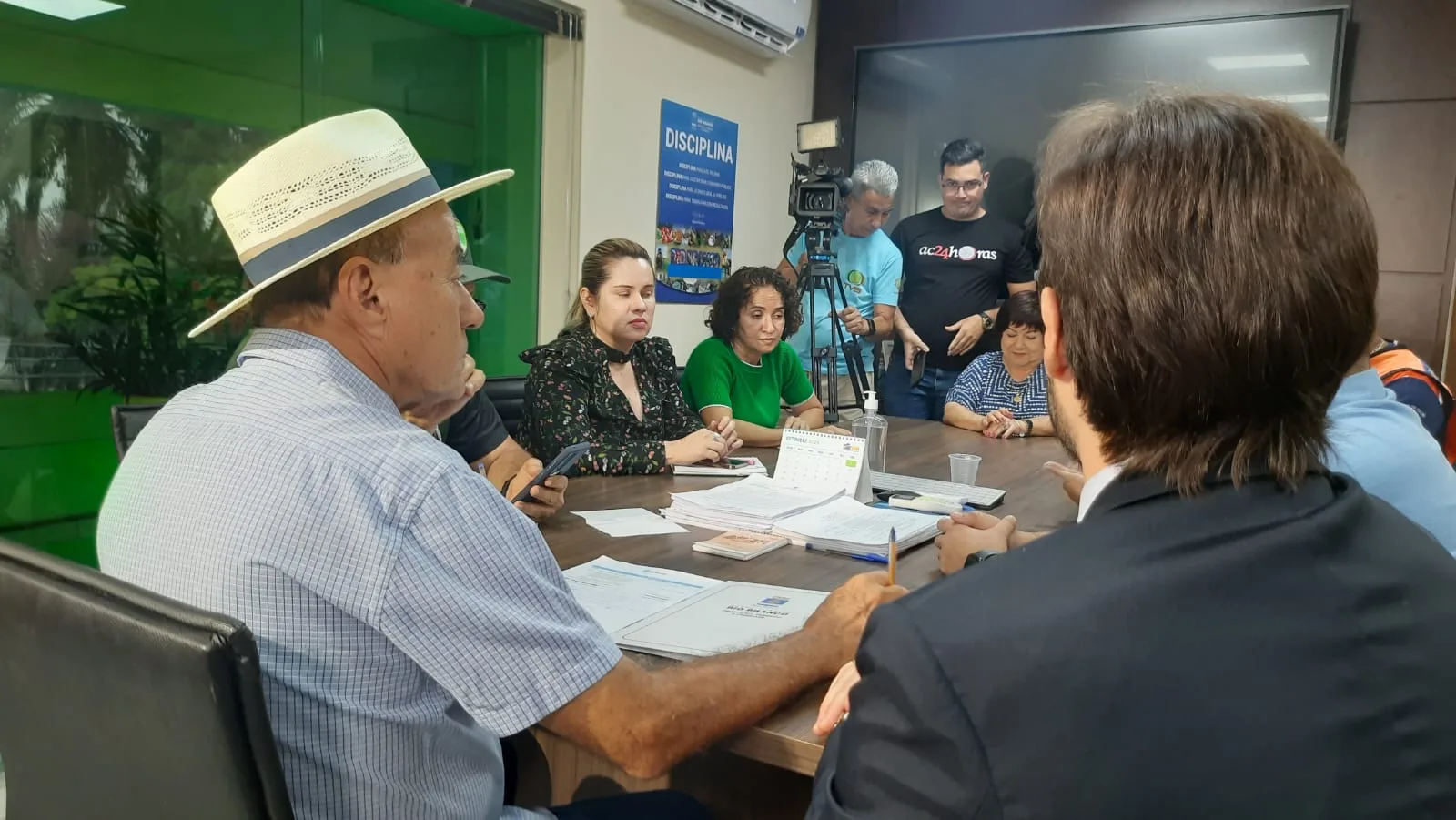 Em coletiva, Tião Bocalom suspende aulas em Rio Branco; situação pode se estender se qualidade do ar não melhorar