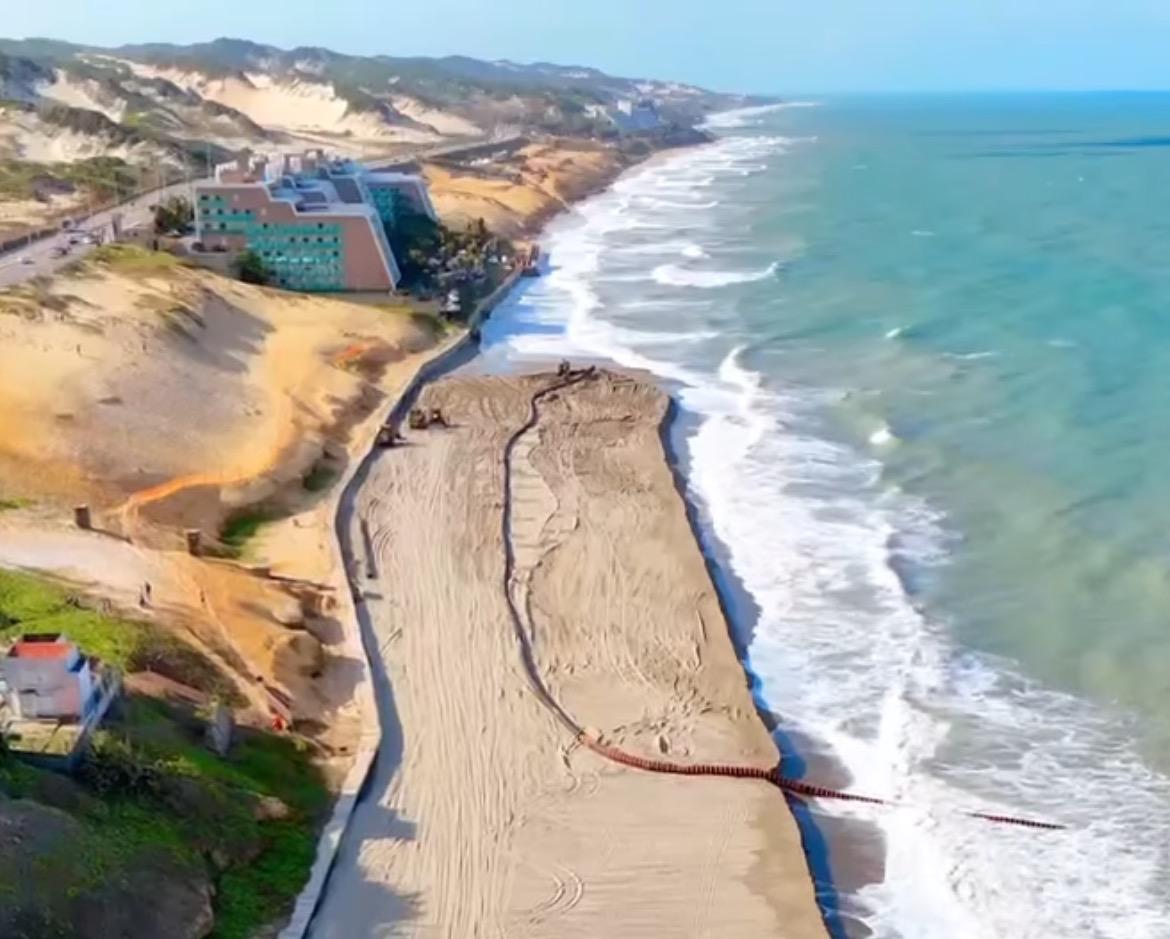 Engorda: imagens aéreas já mostram mudança na orla de Ponta Negra