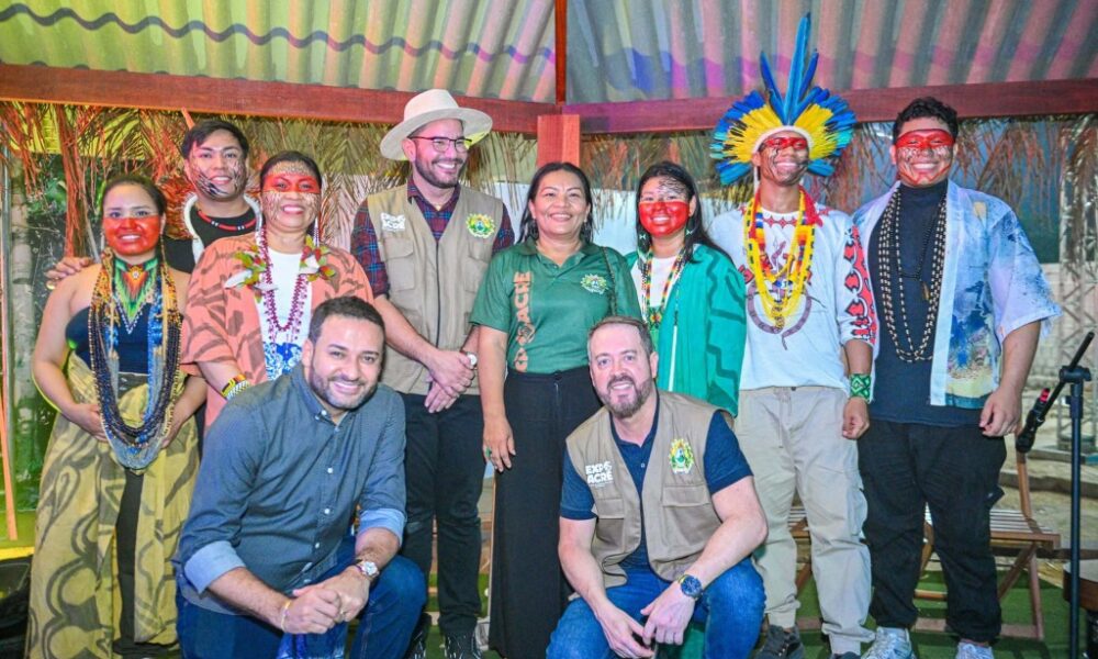 Governador Gladson Cameli prestigia penúltima noite da Expoacre com homenagens e apoio ao desenvolvimento sustentável