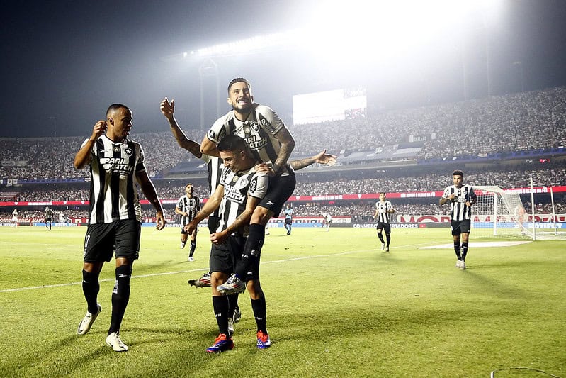 Heroico! Nos pênaltis, Botafogo bate o São Paulo e está pela primeira vez nas semifinais da Libertadores