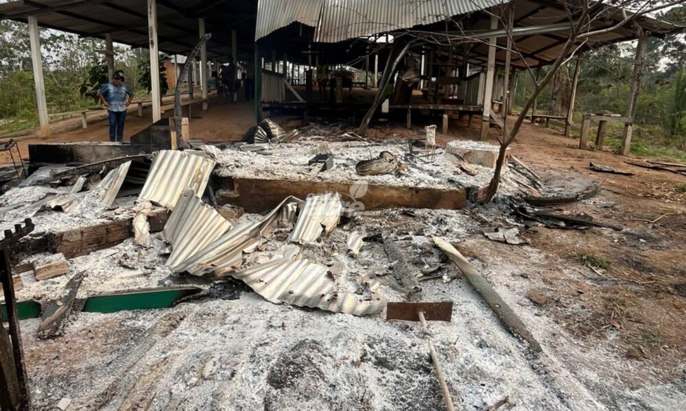 Incêndio destrói capela de Santa Raimunda em Assis Brasil, destino de romaria internacional