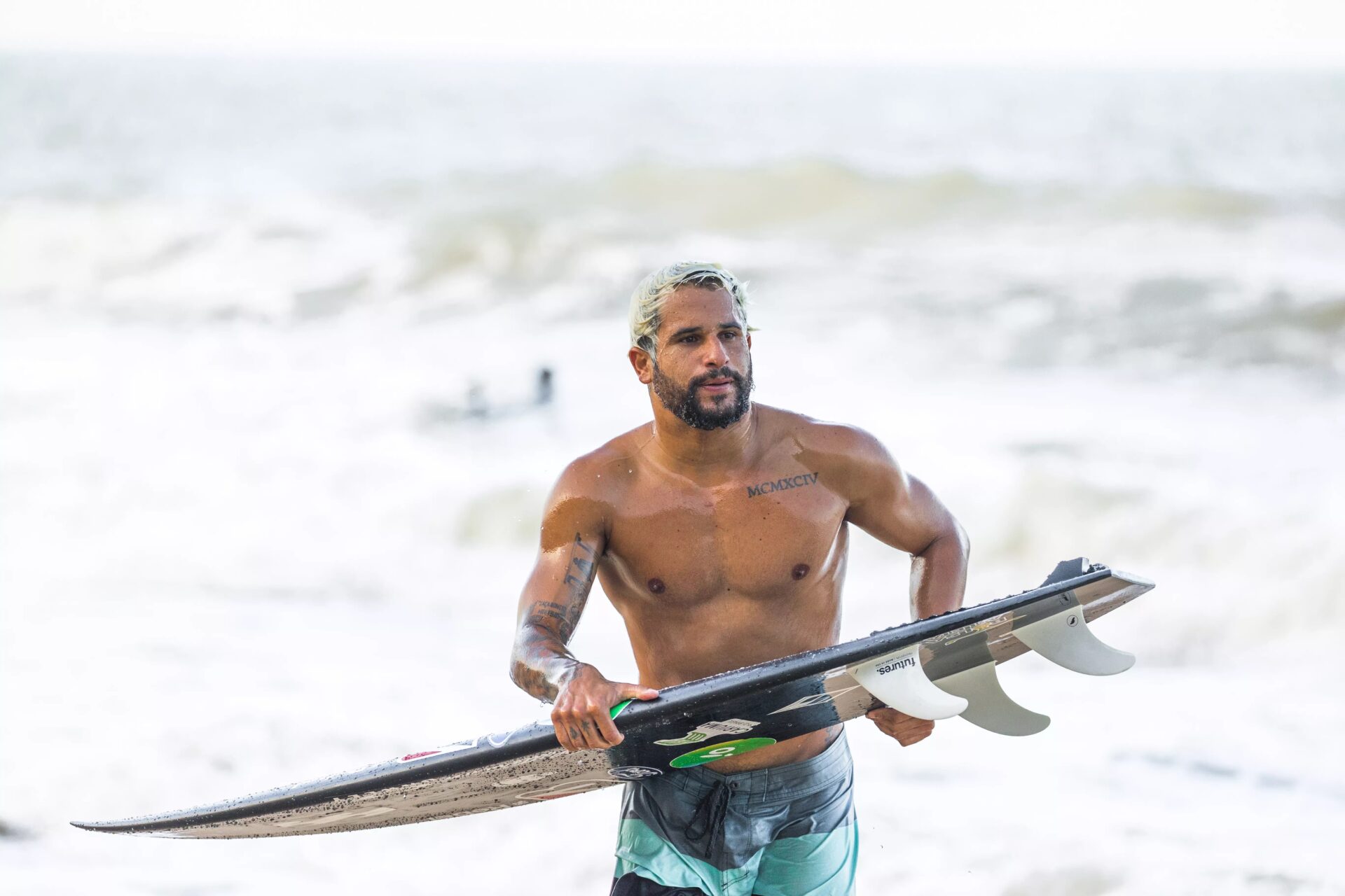 Italo Ferreira perde final para John John Florence na WSL Finals