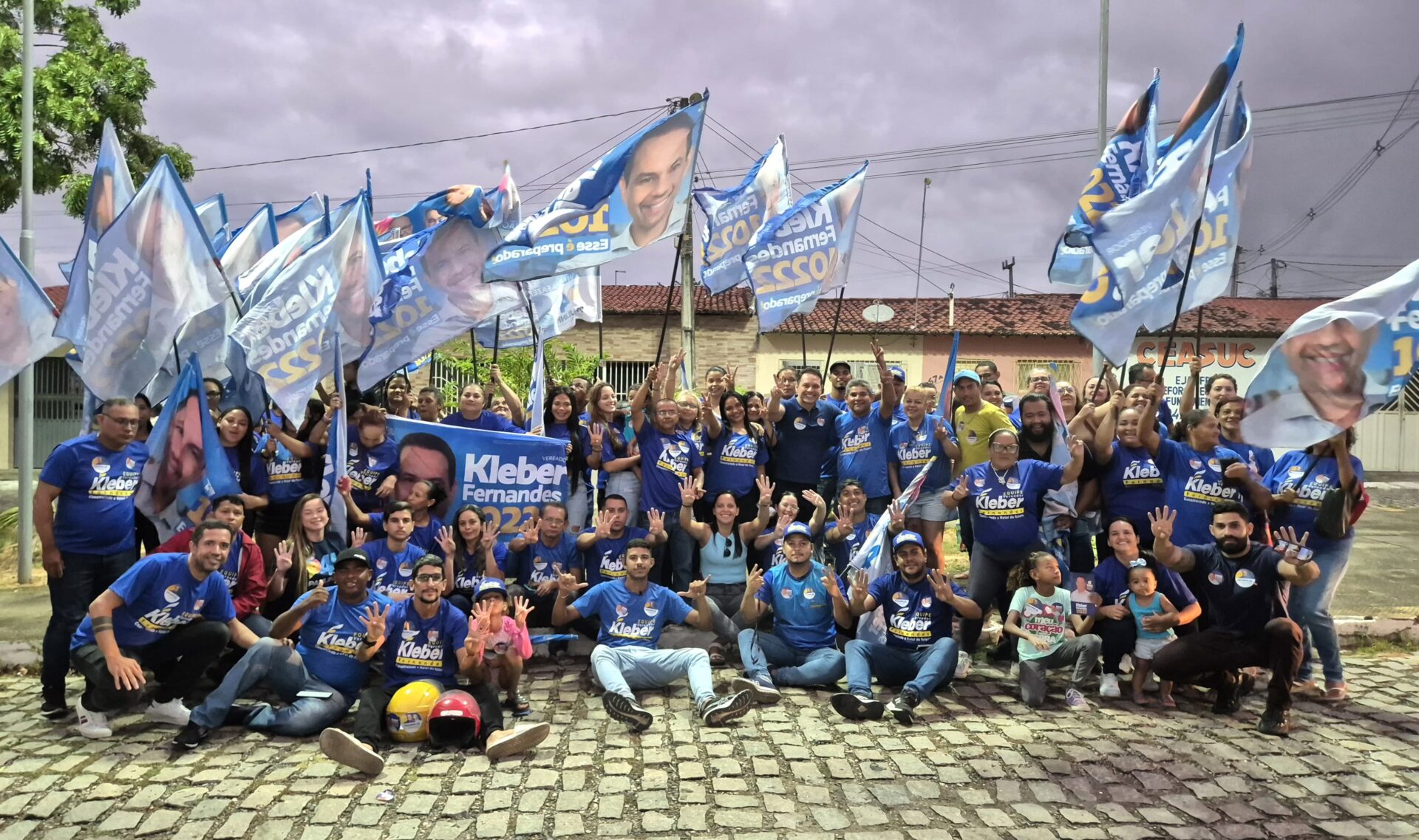 Kleber Fernandes recebe apoio de moradores em caminhada pela Zona Norte