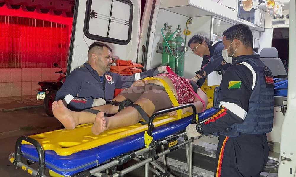 Motociclista atropela o próprio cachorro, sofre queda e é encaminhada ao pronto-socorro em Rio Branco