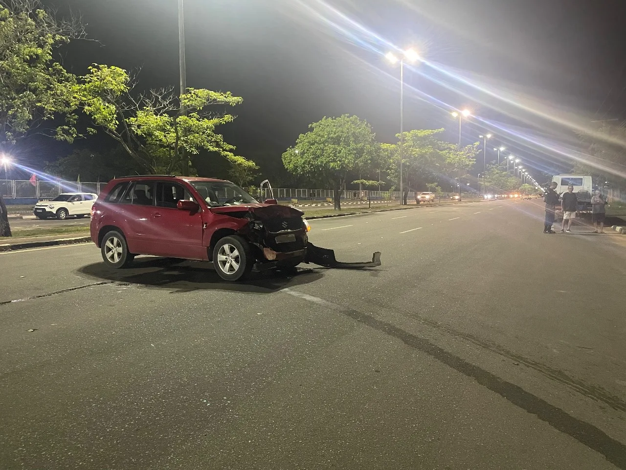 Motorista arrasta carros na avenida Brigadeiro Eduardo Gomes