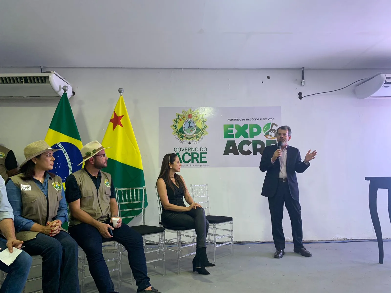 Na Expoacre, governo anuncia internet de alta qualidade via cabo óptico