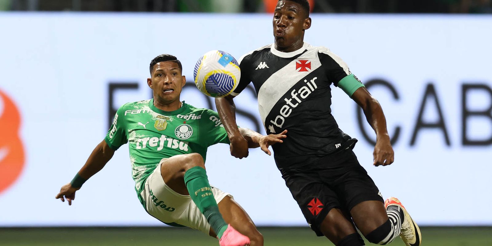 Palmeiras e Vasco jogam no Mané Garrincha com transmissão da Nacional