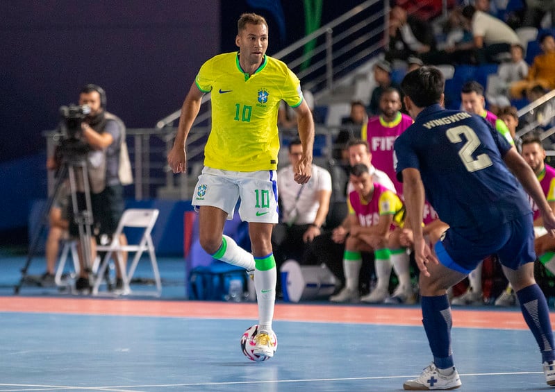 Pito faz exames e desfalca Brasil nas quartas da Copa do Mundo de Futsal