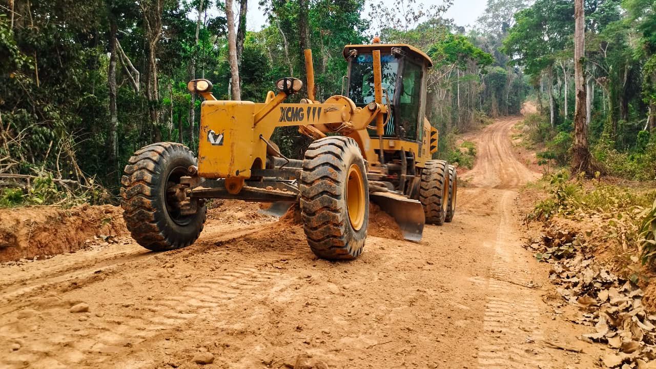 Prefeitura de Brasiléia realiza piçarramento no ramal do km 59 – ac24horas.com