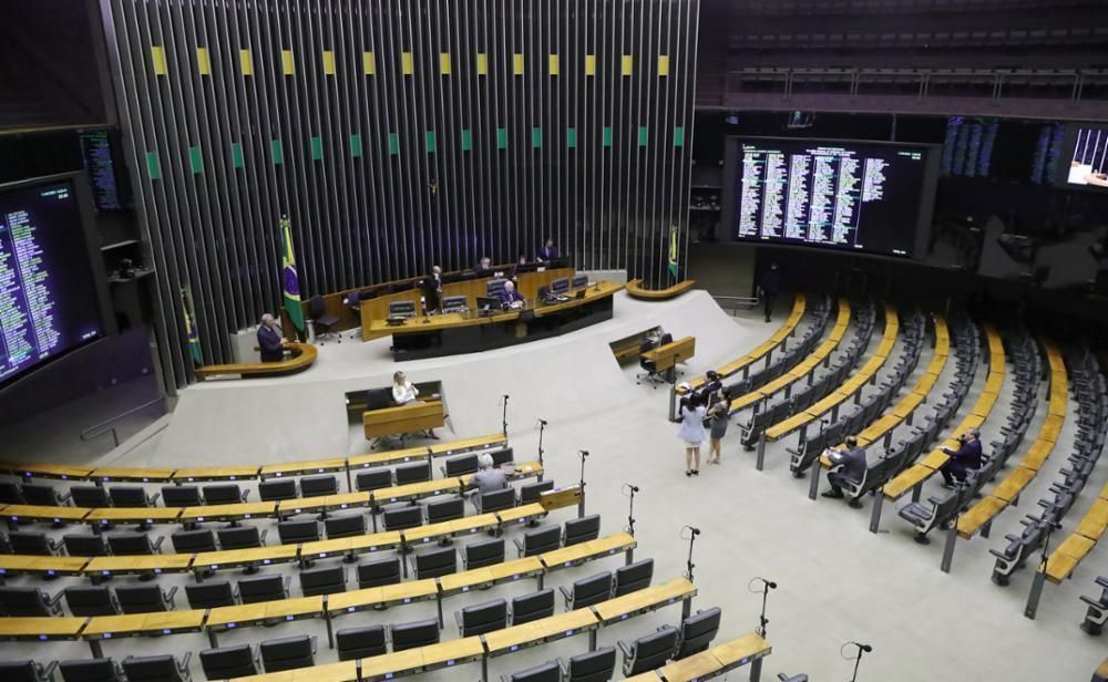 Sem quórum, Câmara encerra sessão no meio da madrugada sem finalizar votação da reoneração