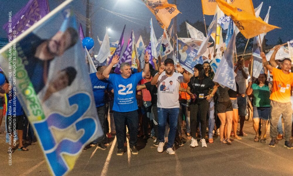 Sérgio Lopes e Sérgio Mesquita arrastam multidão em bandeiraço e caminhada em Epitaciolândia