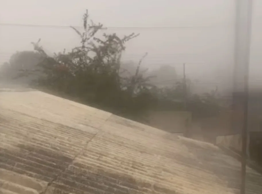 Temporal: chuva forte atinge Rio Branco e causa estragos; veja imagens