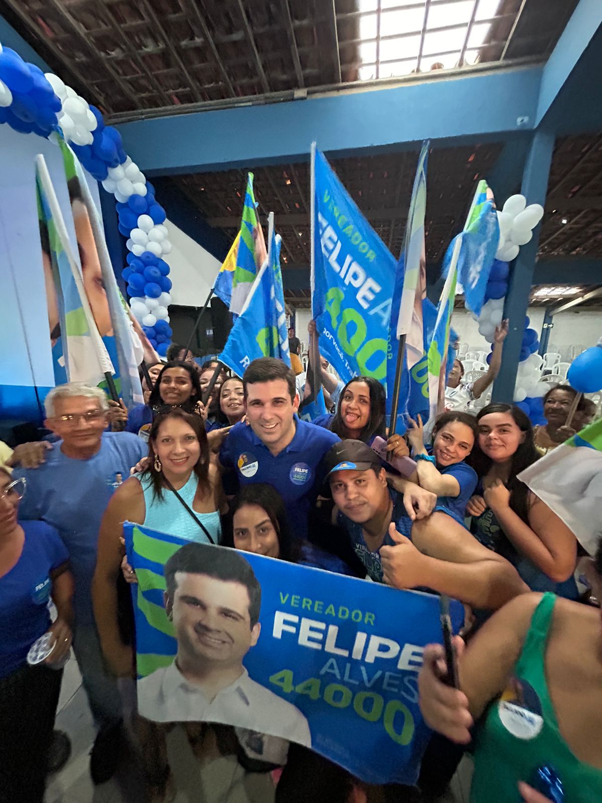 Vereador Felipe Alves mostra força e reúne multidão em lançamento de candidatura