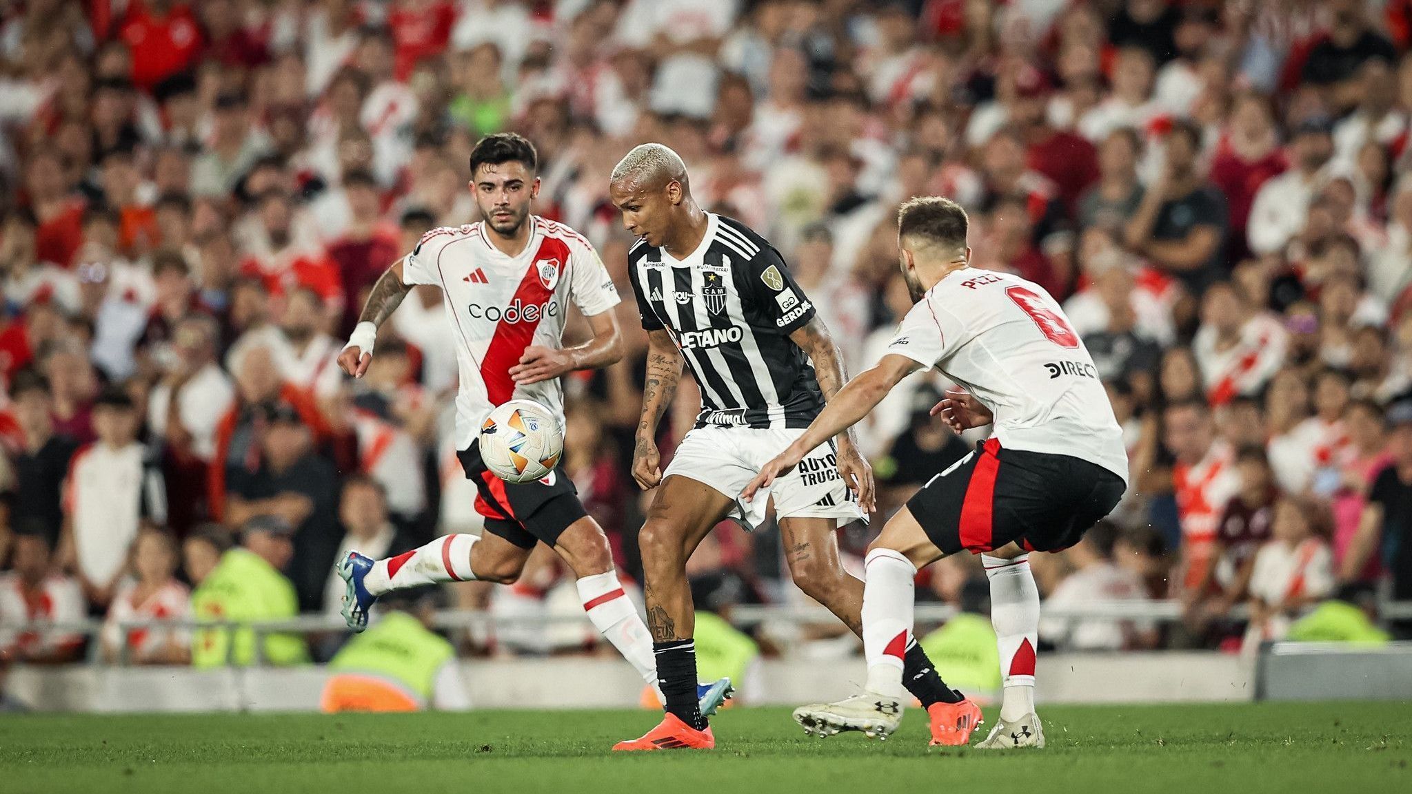 Atlético-MG segura pressão do River Plate e avança para a final da Libertadores