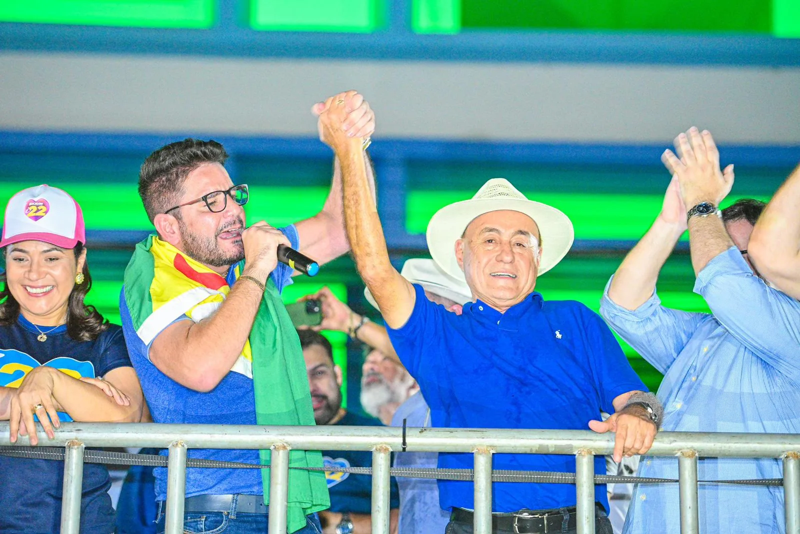 ‘Bocalom e eu temos um compromisso a honrar’, diz Gladson, em festa da vitória na capital