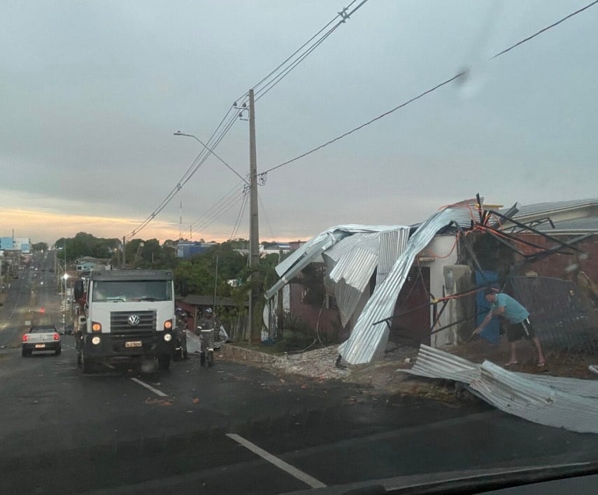 Chuva forte causa estragos em Cruzeiro do Sul – ac24horas.com