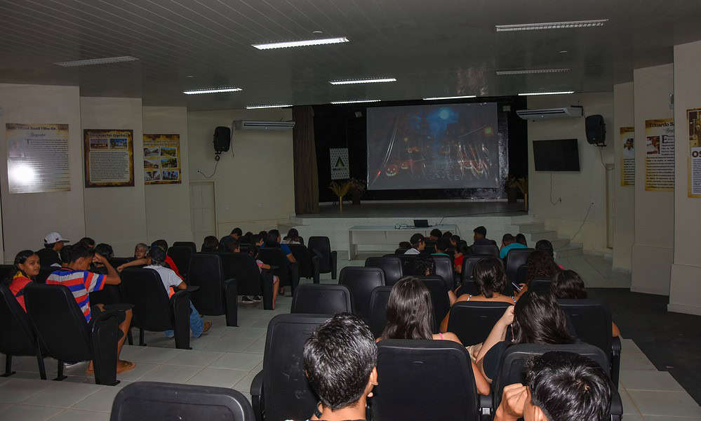 Cine Halloween: Prefeitura de Brasiléia Promove Cultura e Diversão Gratuita para a População