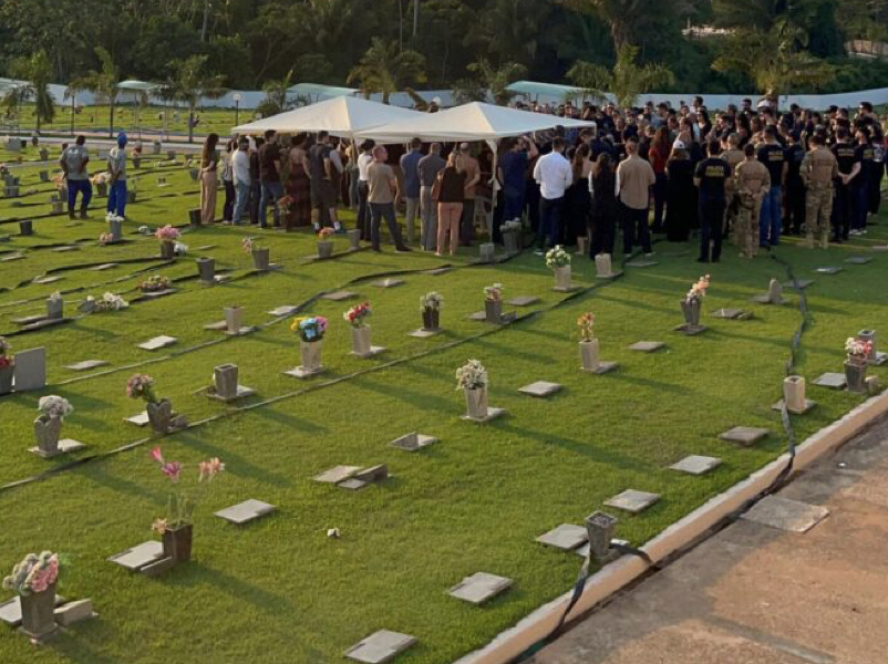 Com homenagens e helicóptero sobrevoando cemitério, Fares Feghali é sepultado em Rio Branco